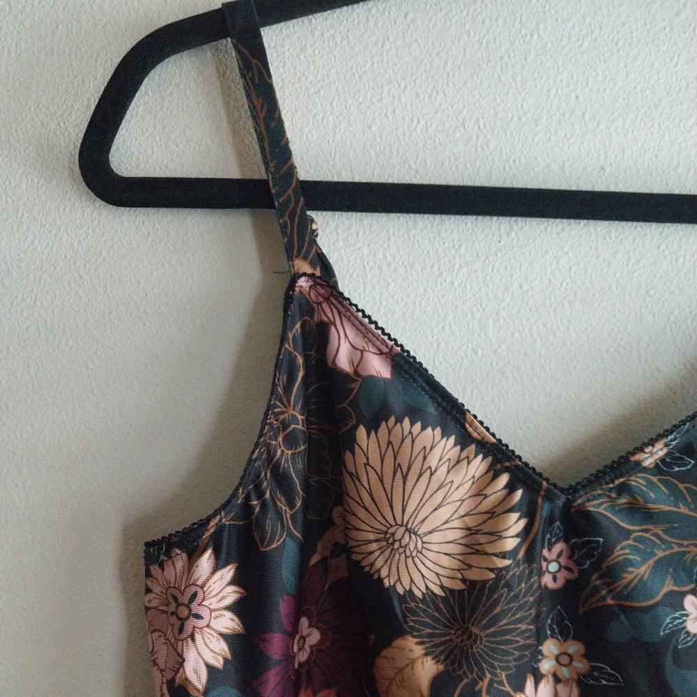 Democracy Multicolor Dark Floral Camisole Tank Top with Adjustable Straps - Picture 4 of 6